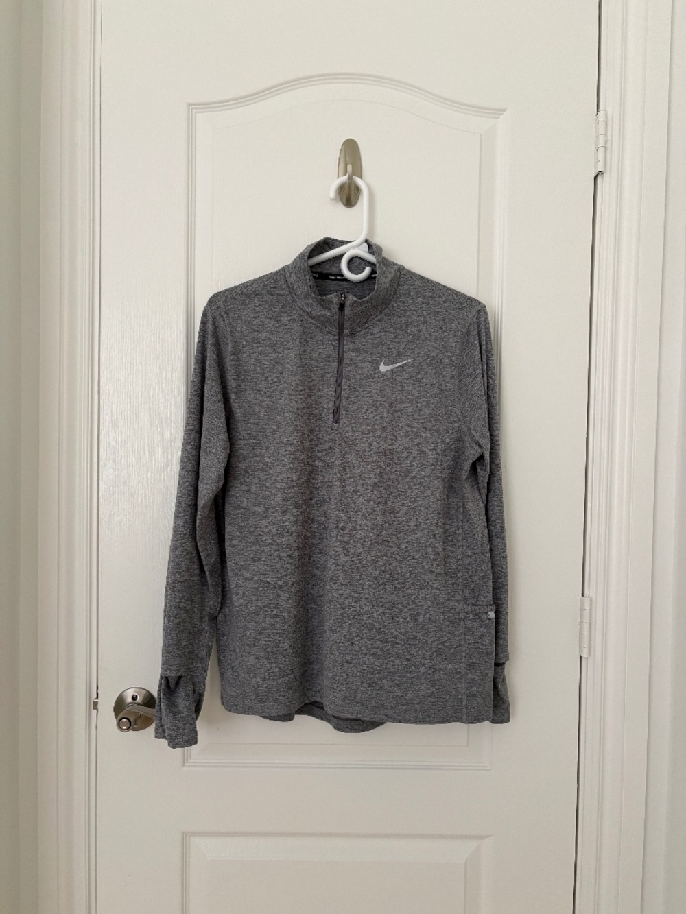Nike Running Dri-FIT 1/4 Zip Long Sleeve Top Gray Thumbholes Size L Like New